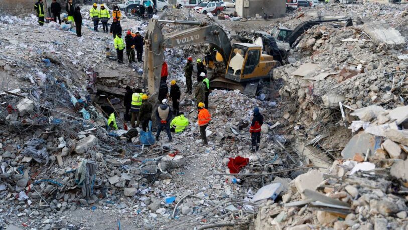Terremoto en Turquía: Varios niños fueron rescatados y aún quedan 291 sin identificar