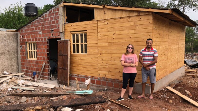 La familia que perdió todo tras un incendio está reconstruyendo su vivienda gracias a la gran ayuda recibida