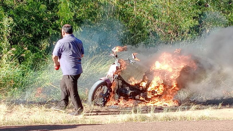 Se incendió una moto en ruta 103