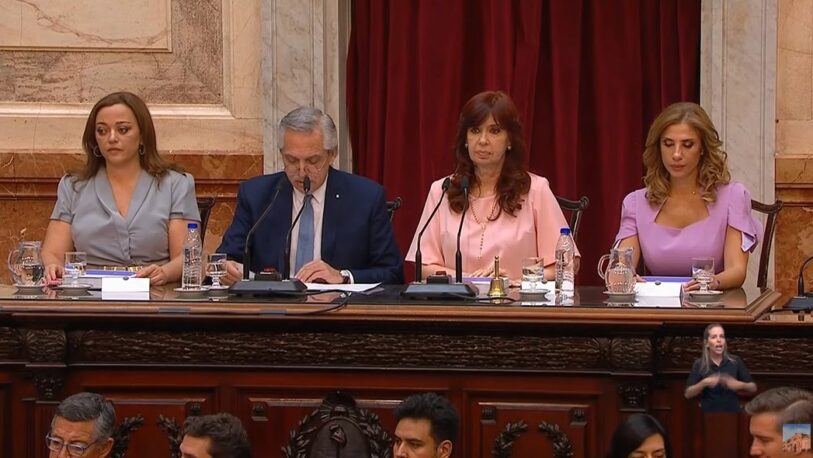 Con críticas a La Cámpora y un guiño a Cristina Kirchner, Alberto Fernández abrió la Asamblea Legislativa