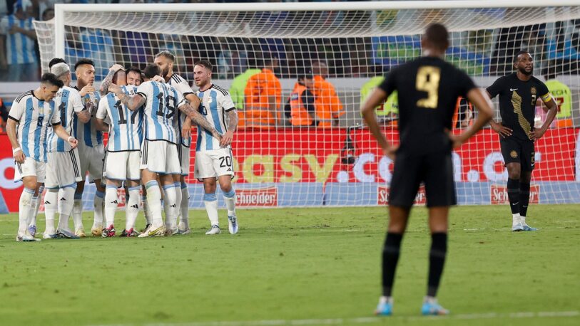 La Selección argentina goleó 7-0 a Curazao y Lionel Messi superó los 100 goles