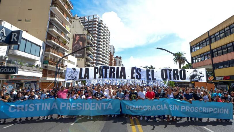 24M: La Cámpora marcha en Plaza de Mayo con la consigna de “CFK presidenta”