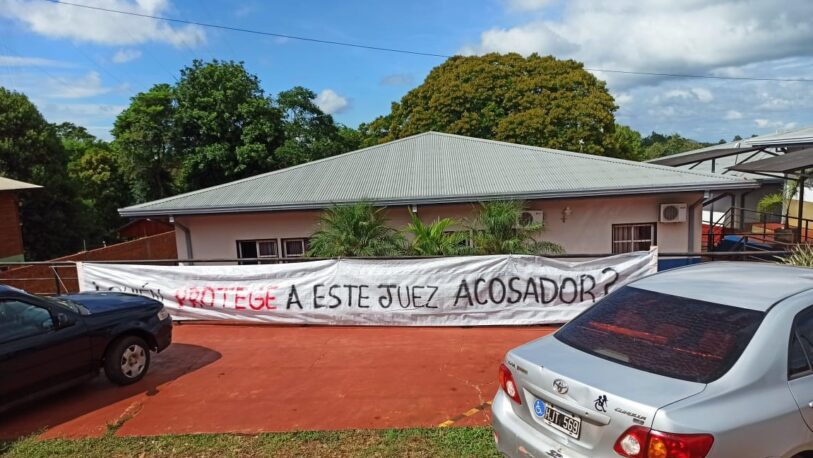 Masiva protesta en Alba Posse y Santa Rita: “¿Quién protege al juez acosador?”, denunciaron sus víctimas
