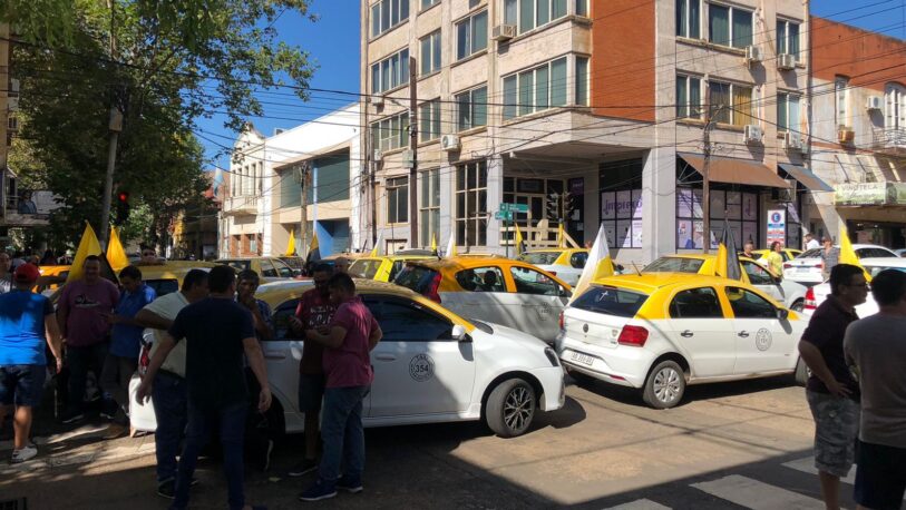 Nueva protesta de taxistas en el microcentro de Posadas