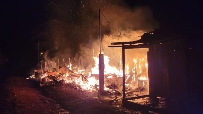 Dos viviendas fueron consumidas por el fuego en Oberá