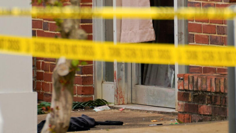 Sangriento tiroteo en Estados Unidos: entró a un cumpleaños y asesinó a varios adolescentes