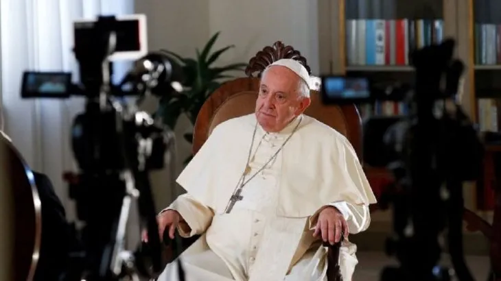 El Papa Francisco fue dado de alta tras varios días internado por bronquitis