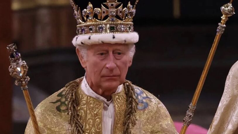 El rey Carlos III fue coronado y saludó desde el Palacio de Buckingham