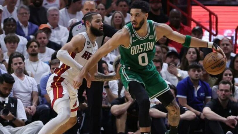 Boston Celtics derrota a Miami Heat