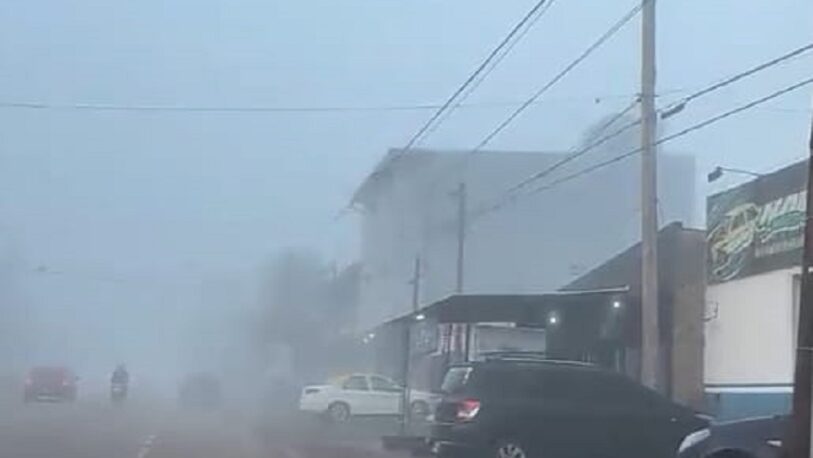 Intensa neblina en la ciudad de Posadas