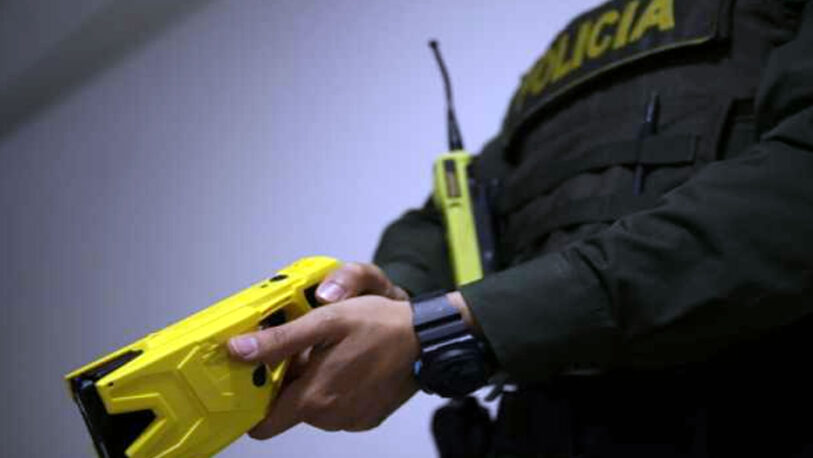 El uso de pistolas Taser: “Es muy necesario para la policía, le da otra herramienta de trabajo”, dijo un especialista