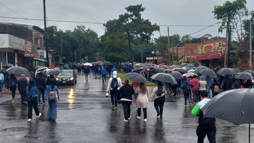 La lluvia no impidió la masiva peregrinación en honor a Santa Rita