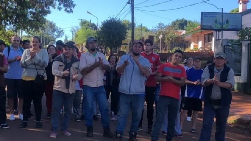 Puerto Libertad: Vecinos protestaron frente a la Cooperativa de Agua por despido de personal