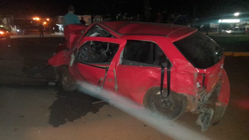 Campo Grande: conductor herido al chocar su auto con un poste del tendido eléctrico