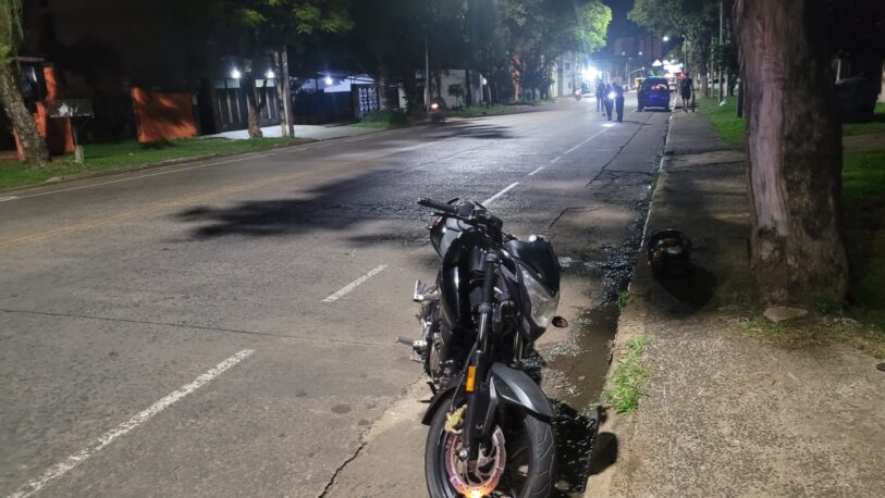 Despiste de moto dejó dos heridos en avenida Maipú y calle Perito Moreno