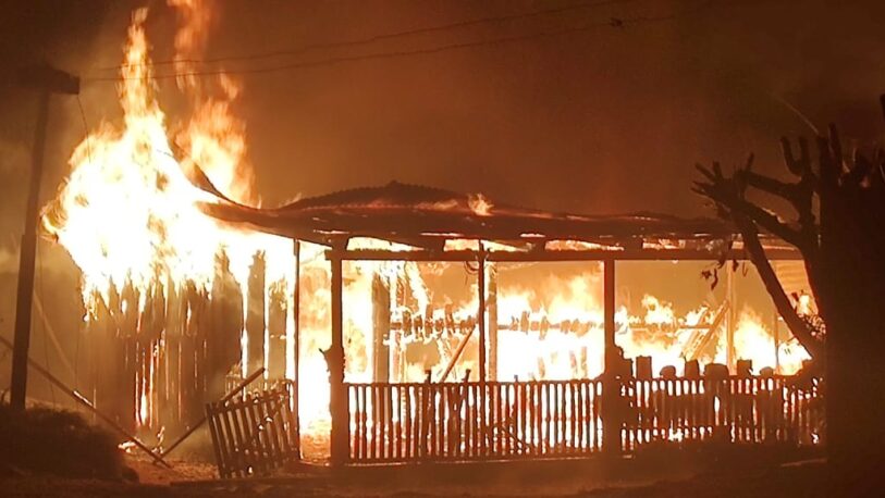 Incendio destruyó una vivienda familiar en el Km 2 de Panambí