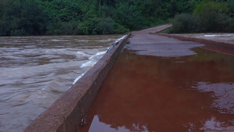 La crecida del arroyo Yabotí obligó a cerrar el acceso al Parque Moconá