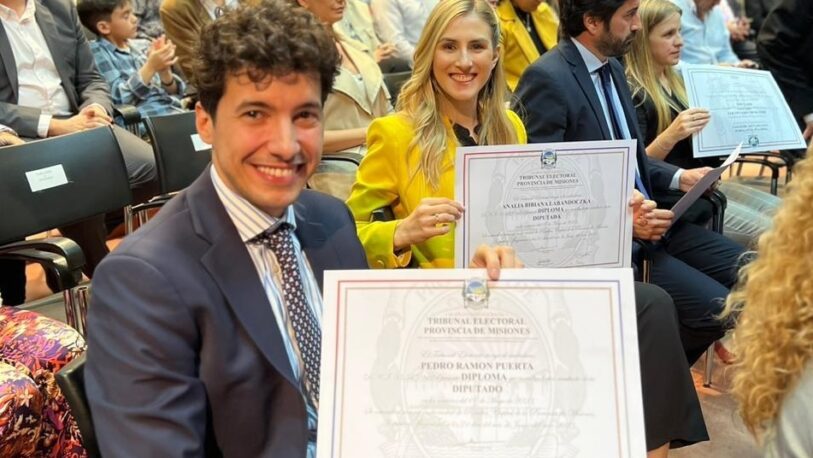 Enfocado en la agenda de trabajo legislativo, Pedro Puerta recibió su diploma
