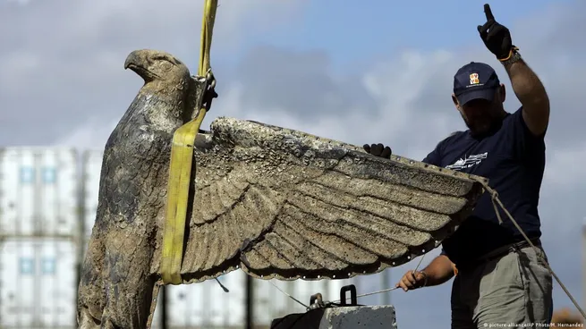 Reconvertirán el águila del Graf Spee en una paloma de la paz