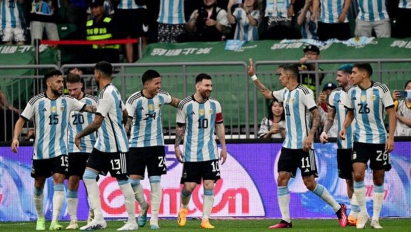 Argentina venció a Australia en Beijing con un golazo de Messi y otro de Pezzella
