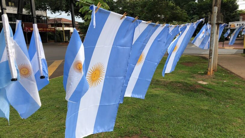 Los precios de las banderas argentinas se consiguen desde $2000