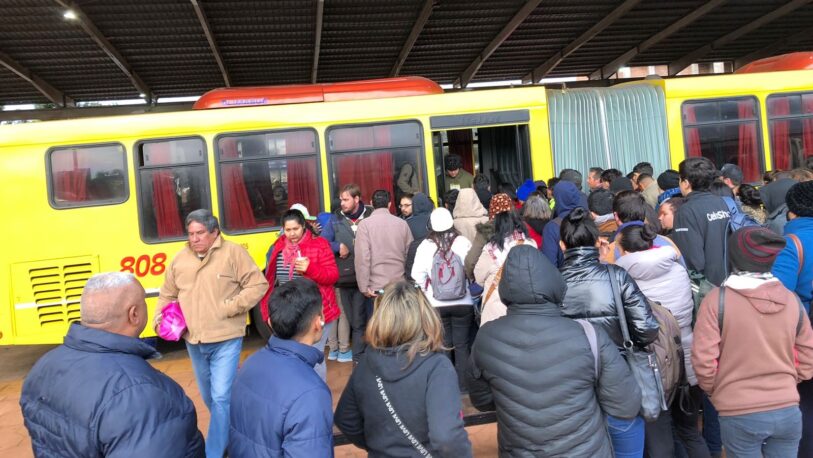 Usuarios del transporte urbano de pasajeros se manifestaron contra el “boletazo” y el servicio