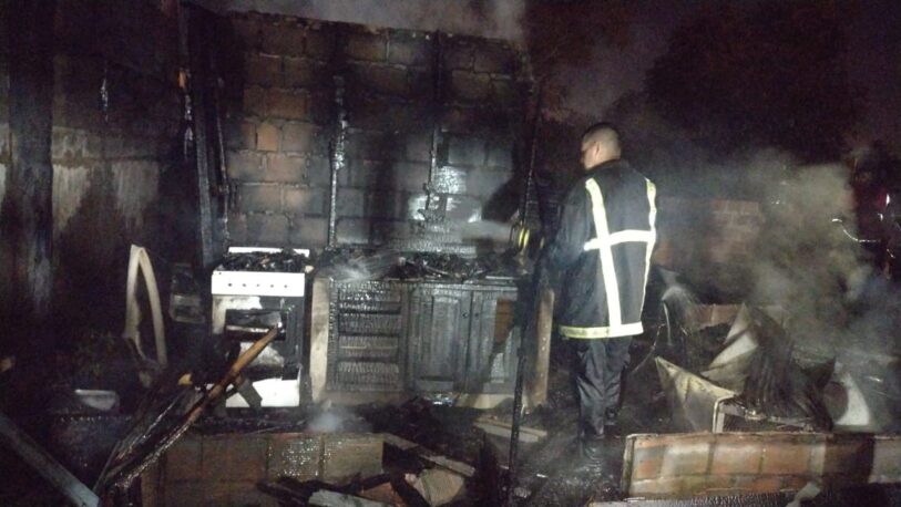 Dos personas fallecieron tras el incendio de su vivienda