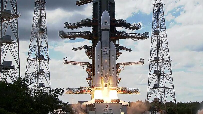 India lanzó un cohete para llevar una nave no tripulada a la Luna
