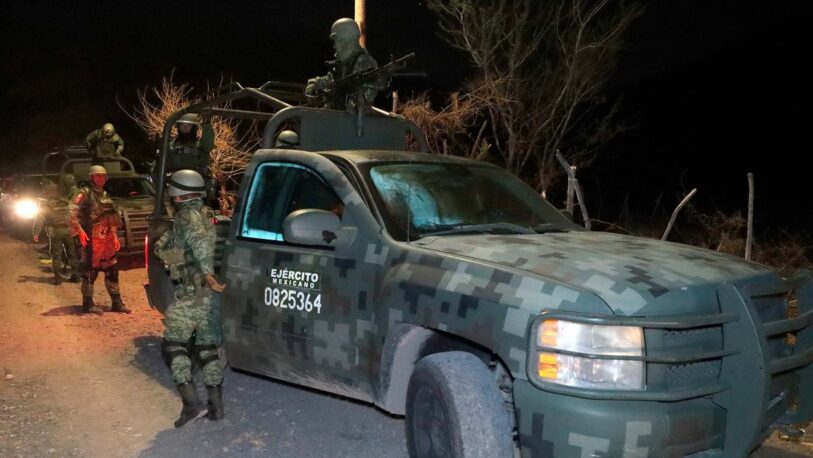 México: un ataque con explosivos contra un vehículo policial dejó seis muertos