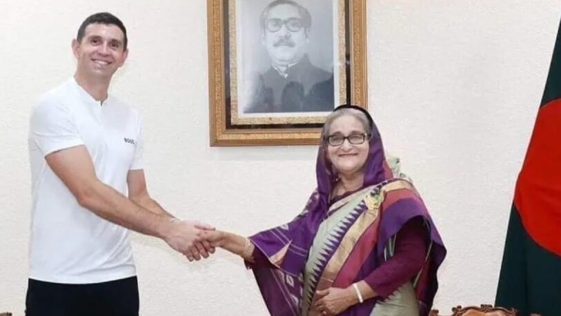 “Dibu” Martínez causó furor en su visita a Bangladesh