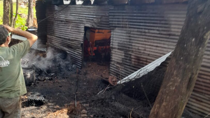 Incendio en un aserradero de Santiago de Liniers