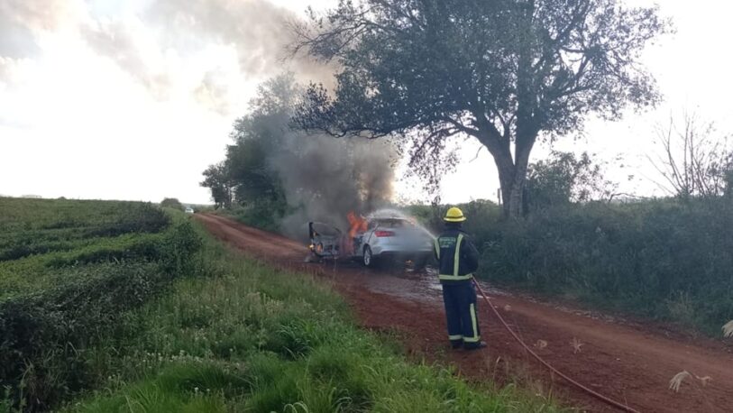 Un auto se prendió fuego sobre la ex ruta 14 de Campo Viera