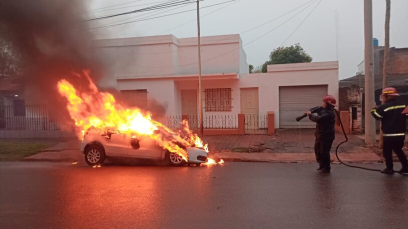 Incendio de un auto sin heridos en Apóstoles