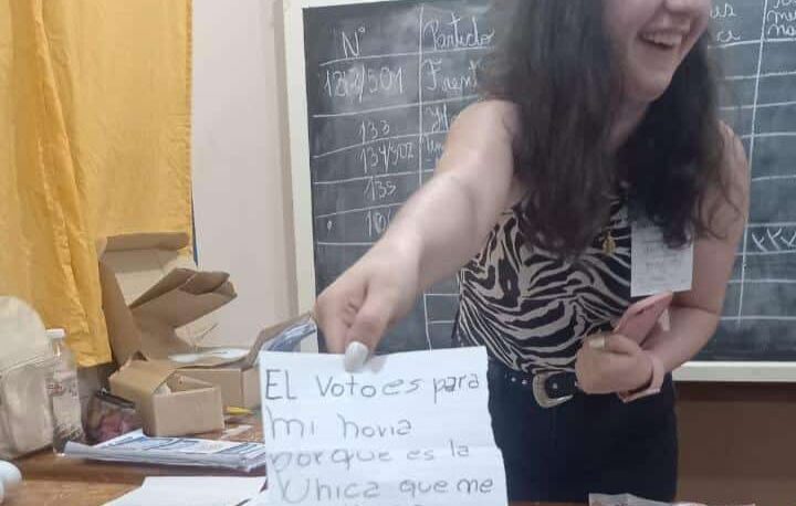 Insólito: en Tres Capones un elector votó por su novia