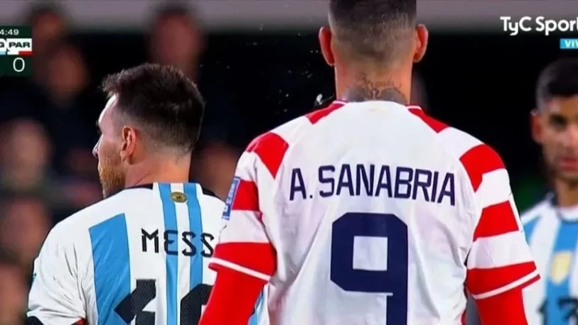 Sanabria denunció “amenazas” y aseguró que no escupió a Lionel Messi