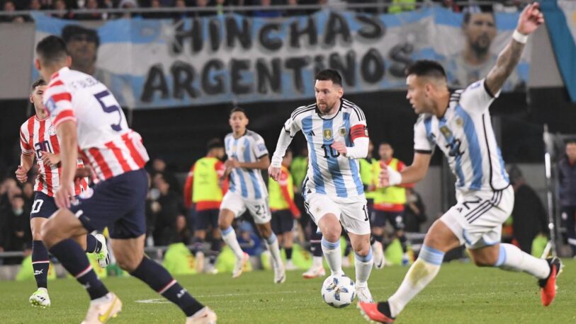 Con Messi bajo la lupa, Argentina se entrenó de cara al cruce con Perú