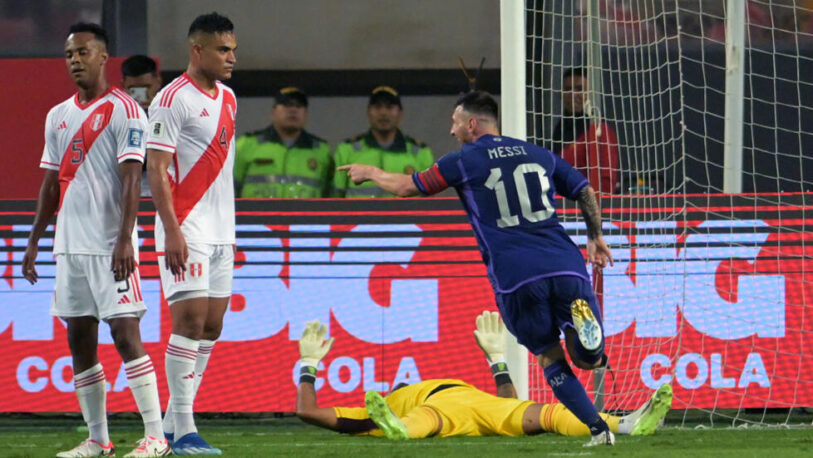 Argentina le ganó 2-0 a Perú y es el líder de las Eliminatorias