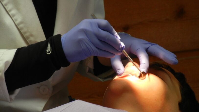 Odontólogos afectados por la falta de insumos y marcas
