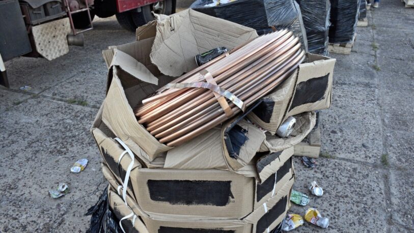 Descubren más de 12 toneladas de caños de cobre entre elementos para reciclaje