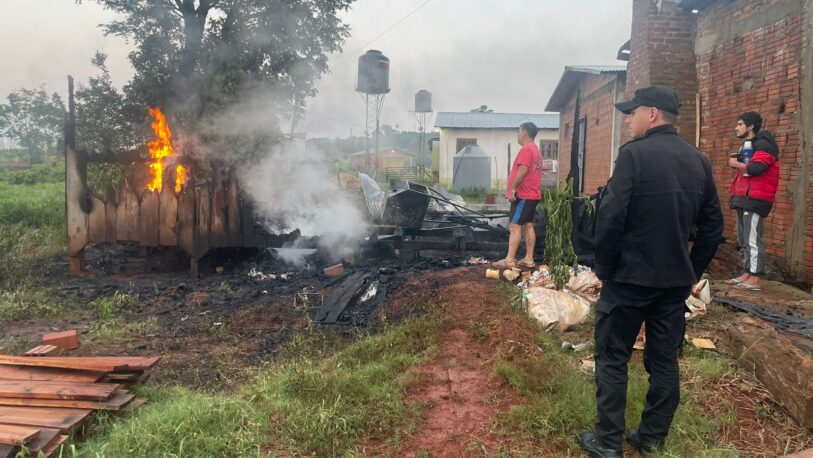 El Soberbio: se quemó un depósito de madera