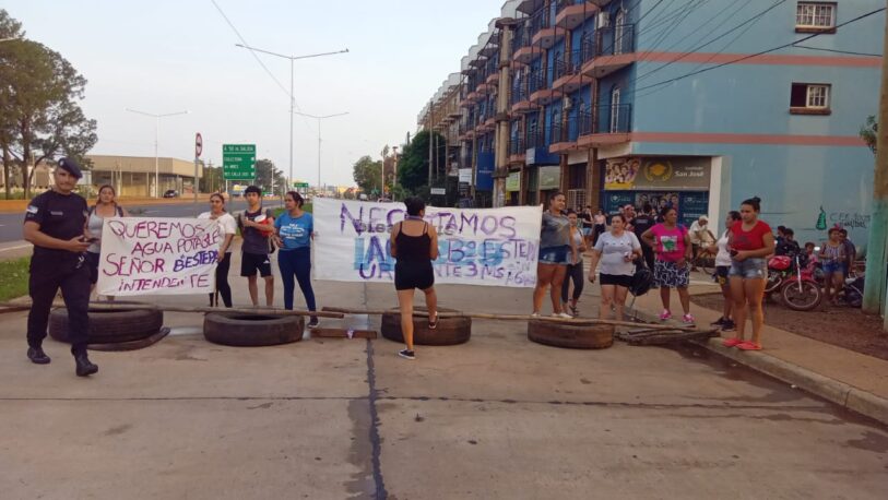 Periodismo ciudadano: protesta de familias del Bº Estepa por falta de agua