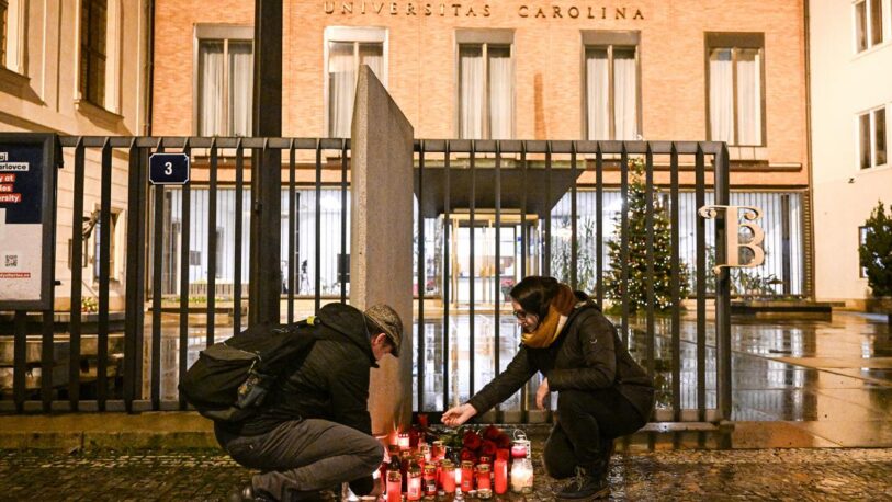 Al menos 14 muertos y 25 heridos en un tiroteo en una universidad de Praga