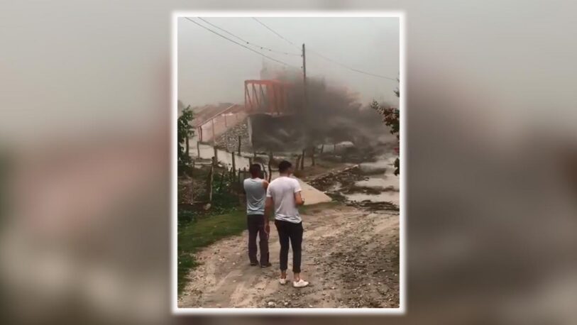 Un alud arrasó un puente peatonal en Catamarca y dejó aislada una localidad