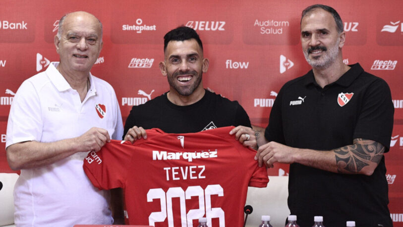 Carlos Tevez renovó con Independiente hasta el 2026