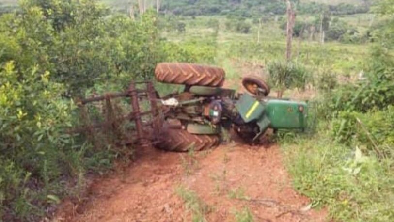 San Vicente: murió un agricultor tras volcar con su tractor en la chacra