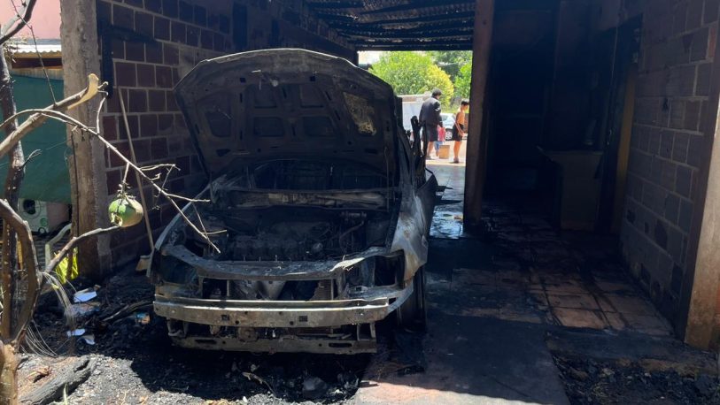 Arrestaron a un hombre que incendió la casa y el auto de la actual pareja de su ex