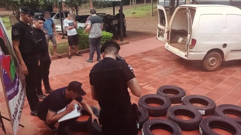 Policías interceptaron un vehículo con contrabando de neumáticos en Eldorado