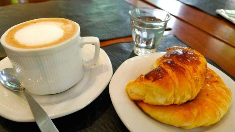Preferencias en el desayuno de los posadeños: café con medialunas y tortas dulces