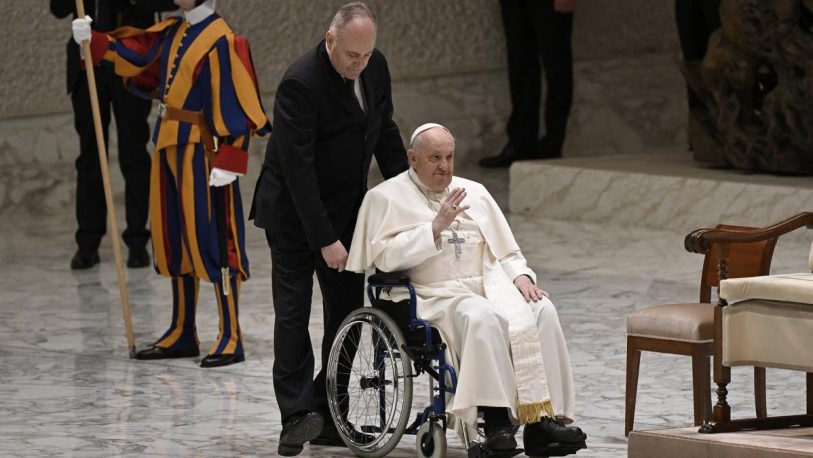 El papa Francisco confirmó que atraviesa una bronquitis