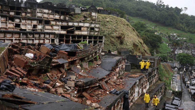 Fuerte temporal deja al menos trece muertos en su avance por Brasil